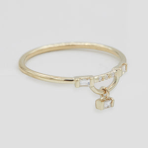 Gravity baguette diamond balance shake ring