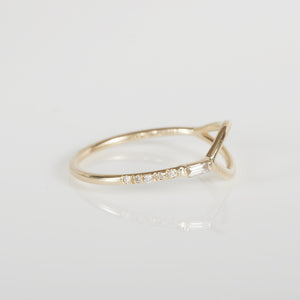 Gravity Baguette diamond Y ring