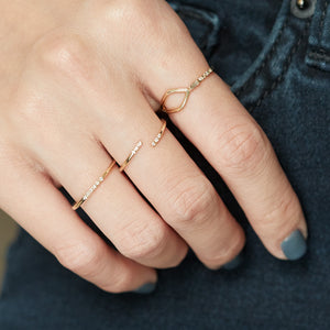 Gravity Baguette diamond Y ring