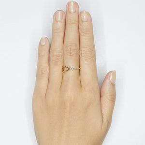 Gravity round diamond Y ring