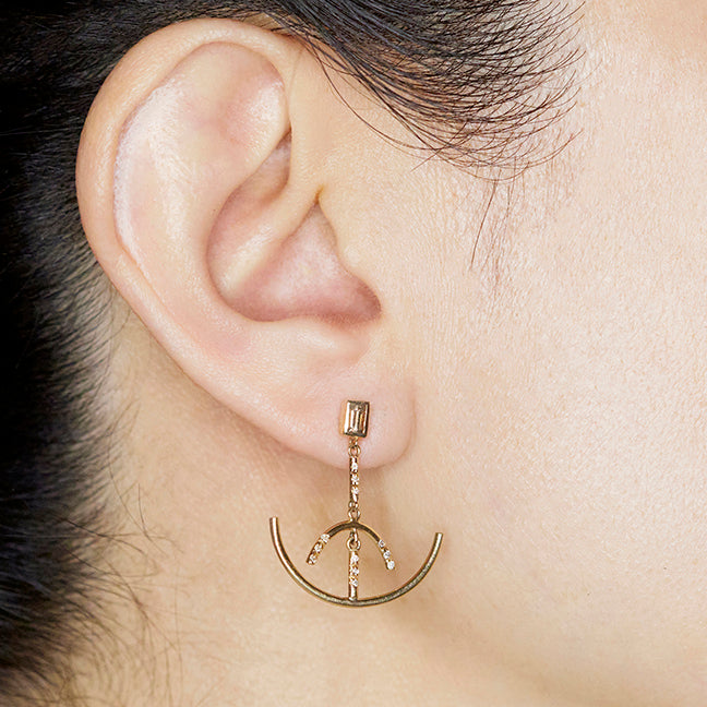 Gravity balance earrings