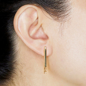 Astro medium bar diamond earring