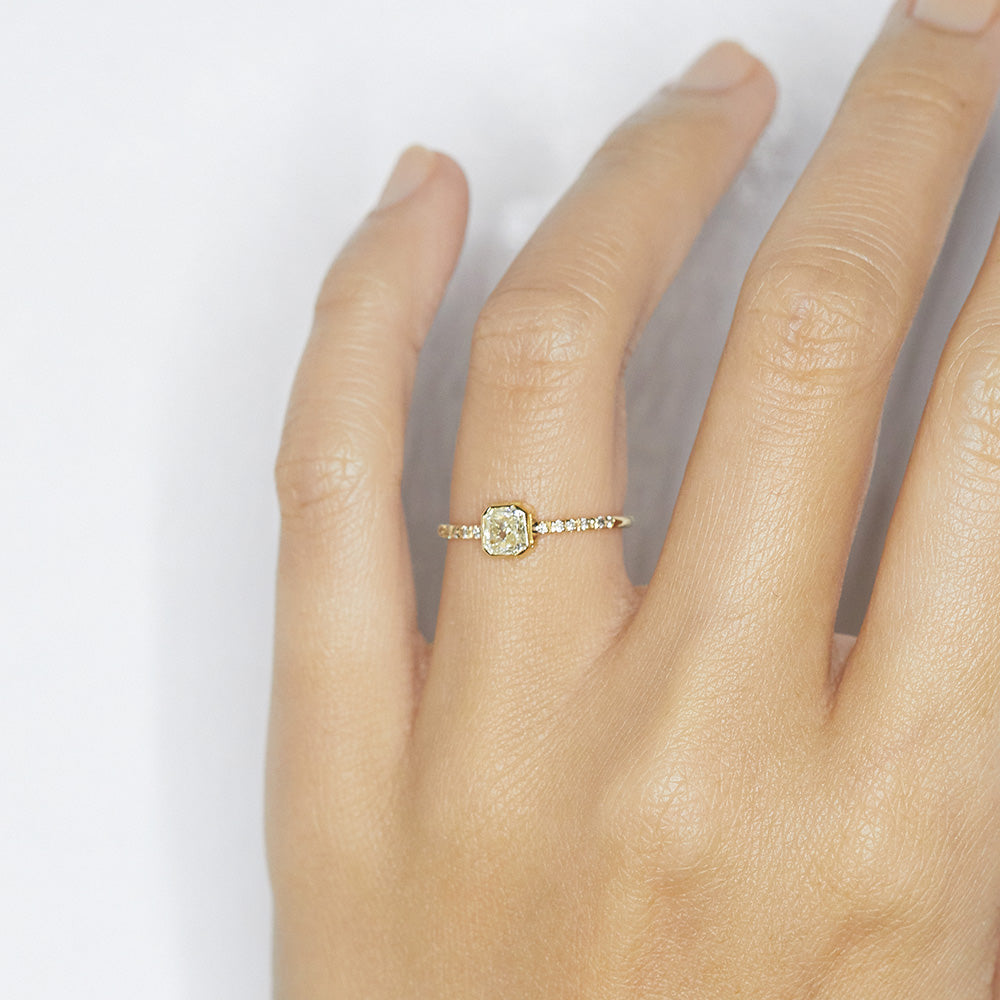 Galaxy light yellow diamond ring