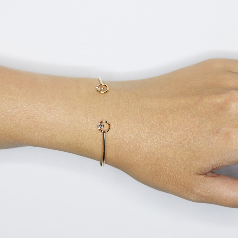 Gravity circle diamond cuff